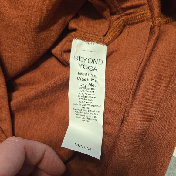 Beyond Yoga Rust Crop Top - Picture 5 of 5